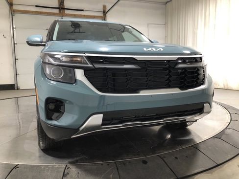 Used 2024 Kia Seltos EX image 2