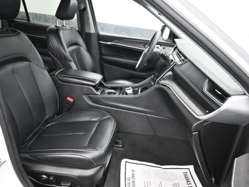 Used 2023 Jeep Grand Cherokee Limited AWD/4WD image 9
