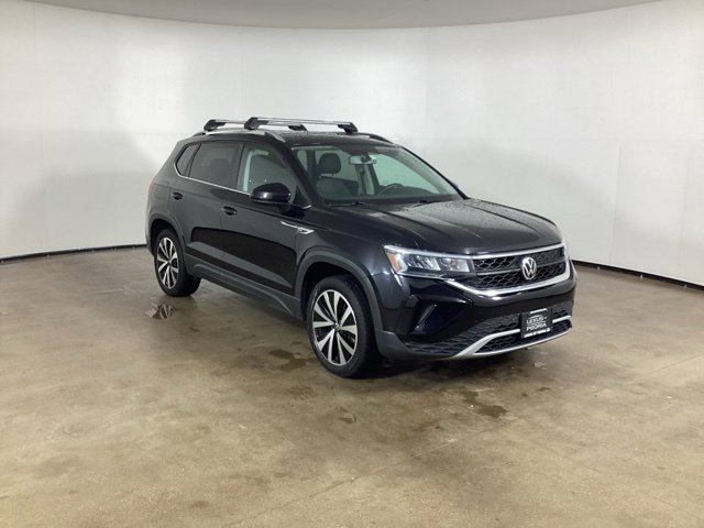 Used 2022 Volkswagen Taos SE FWD image 3