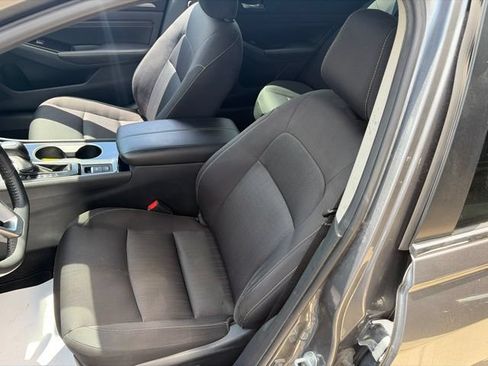 Used 2022 Nissan Altima 2.5 SV w/ SV Premium Package AWD/4WD image 7
