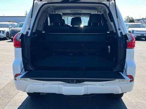 Used 2019 Lexus LX 570 4WD w/ Luxury Package image 10
