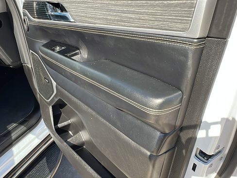 Used 2024 Jeep Wagoneer Series II w/ Flexible Seating Group image 18