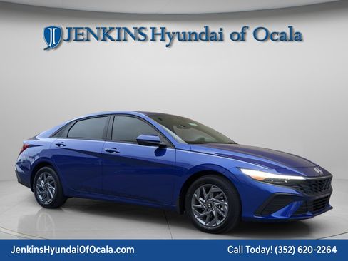 Used 2025 Hyundai Elantra Sport image 9