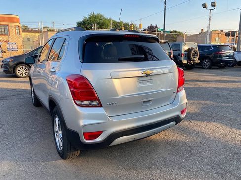 Used 2019 Chevrolet Trax LT w/ LT Convenience Package FWD image 11