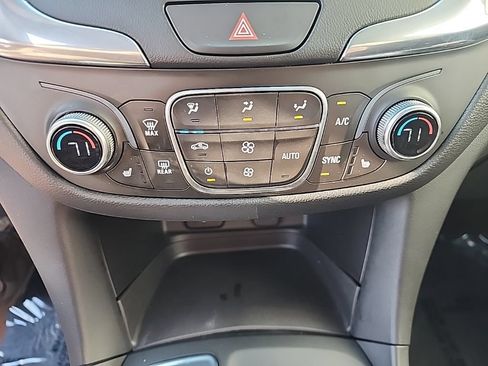 Used 2018 Chevrolet Equinox LT w/ Sun & Infotainment Package AWD/4WD image 19
