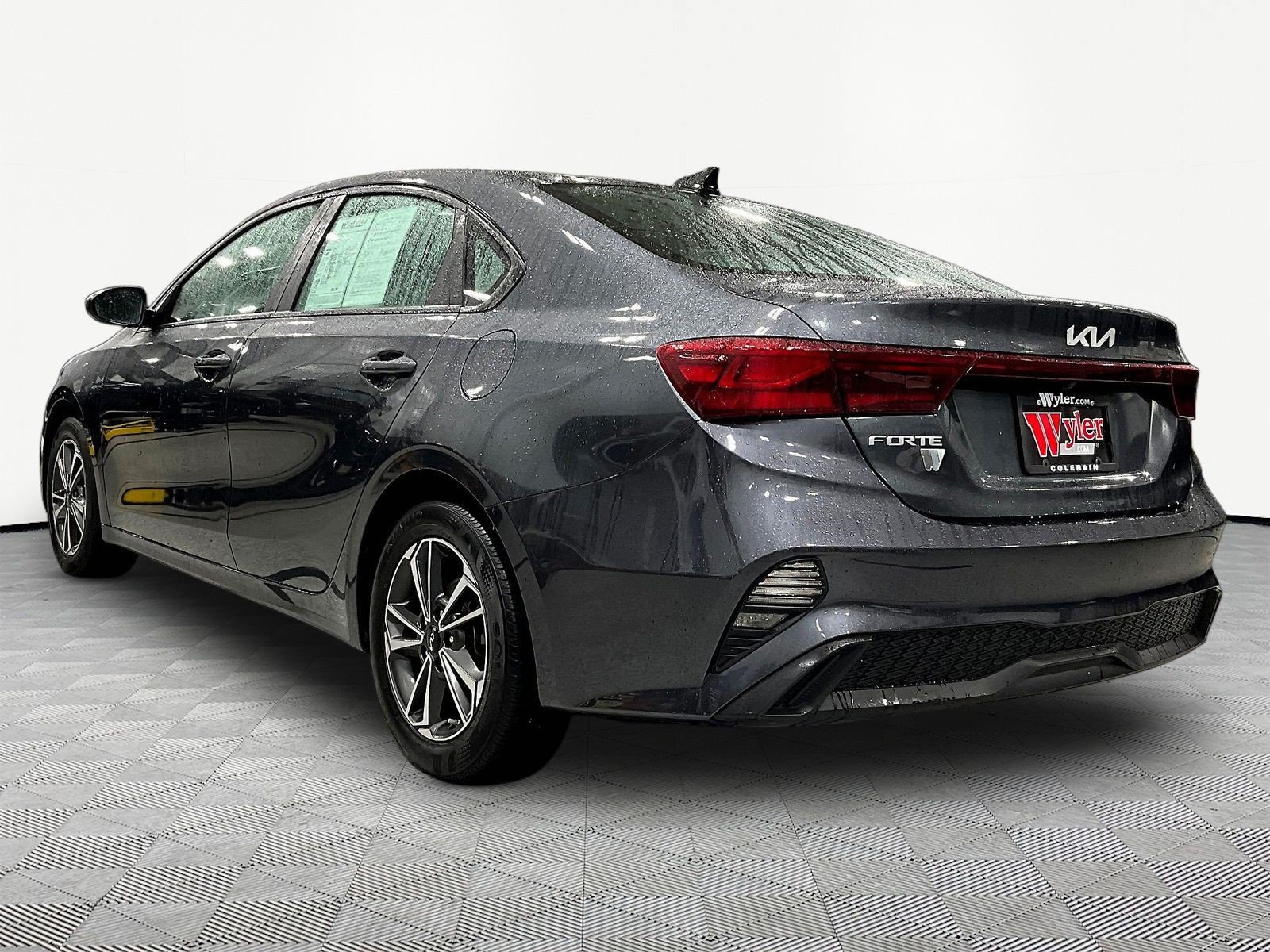 Used 2023 Kia Forte LXS FWD image 4