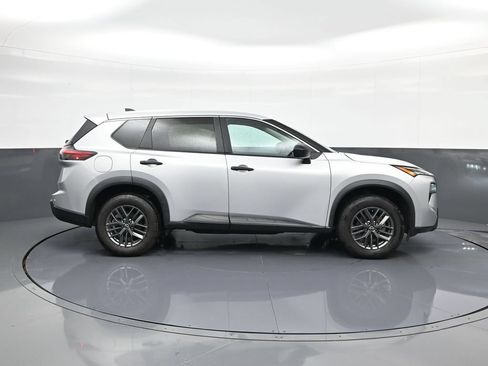 Certified 2024 Nissan Rogue S FWD image 8