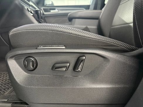 Used 2022 Volkswagen Atlas Cross Sport SEL R-Line AWD/4WD image 30