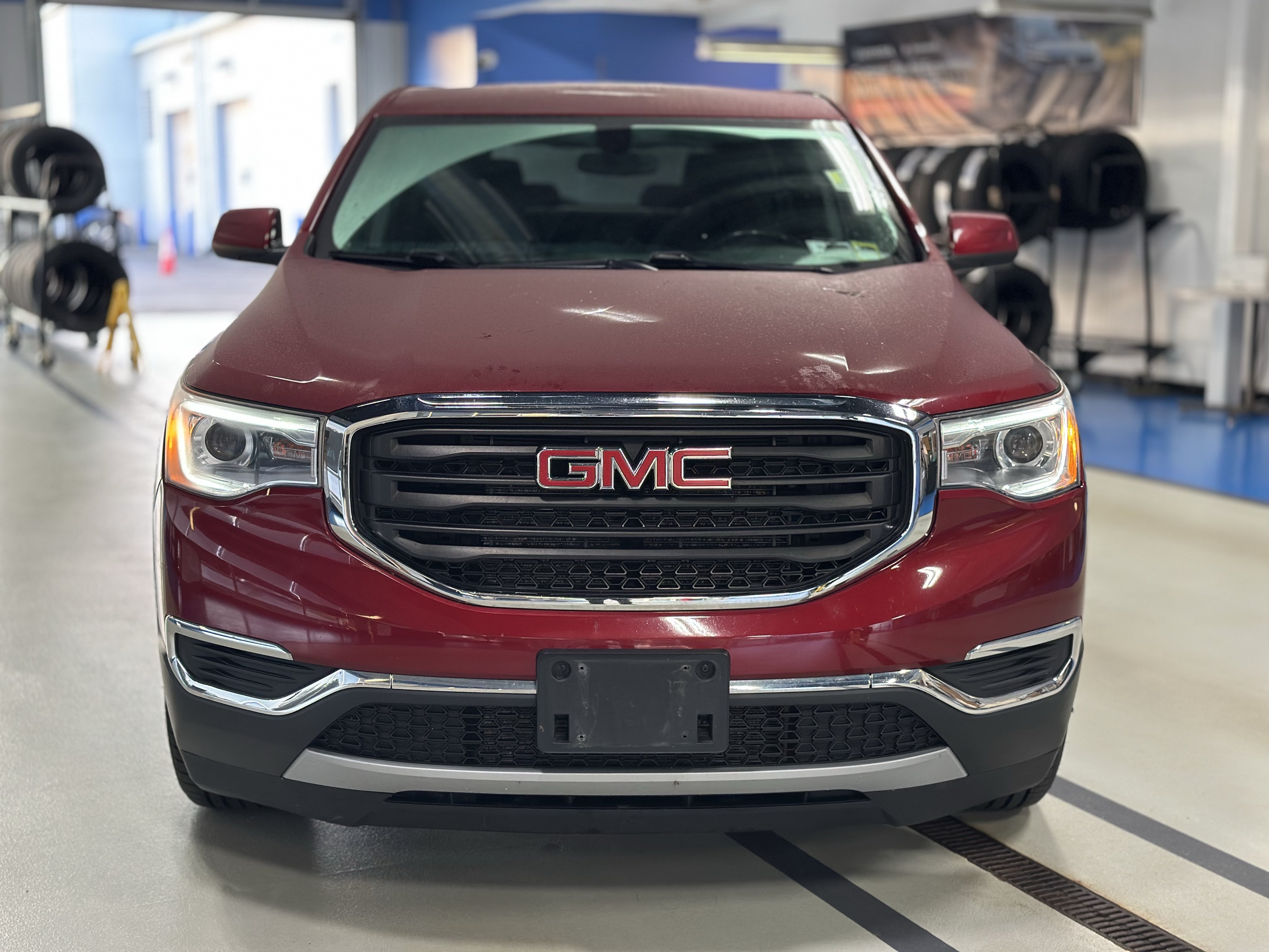 Used 2019 GMC Acadia SLE AWD/4WD image 2