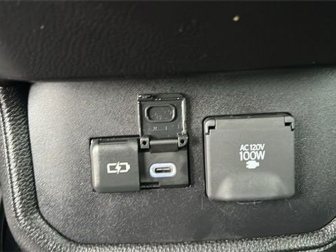 Certified 2025 Toyota Highlander Limited image 23