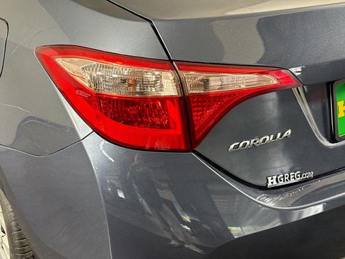 Used 2018 Toyota Corolla LE FWD image 35
