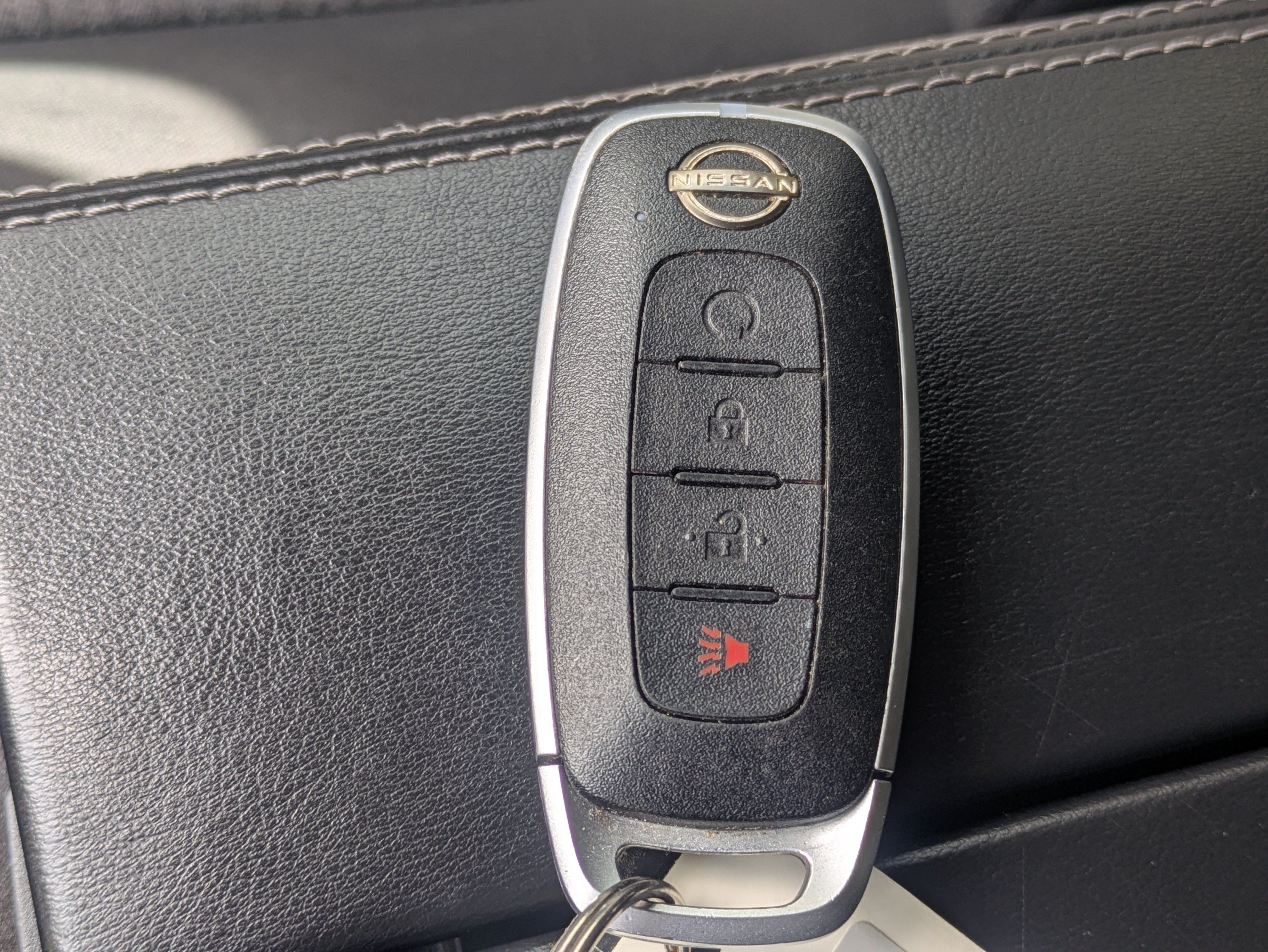 Used 2023 Nissan Rogue SV FWD image 25