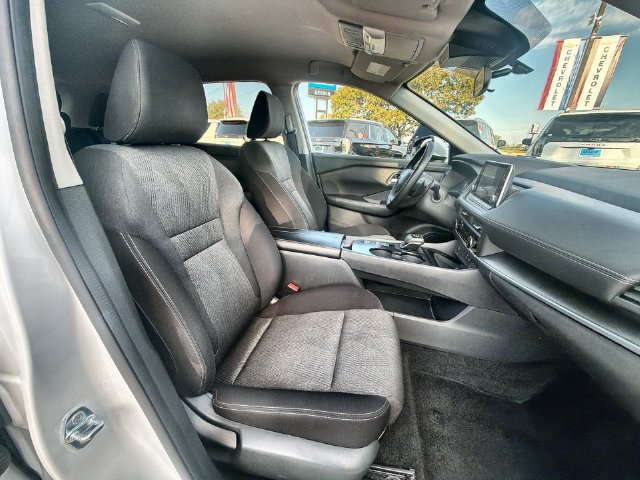 Used 2025 Nissan Rogue SV FWD image 27