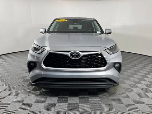 Used 2022 Toyota Highlander LE FWD image 22