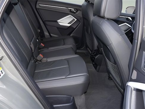 Used 2022 Audi Q3 2.0T Premium Plus image 18