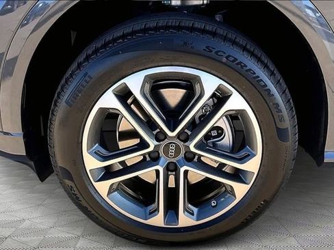 New 2025 Audi Q5 2.0T Premium image 12