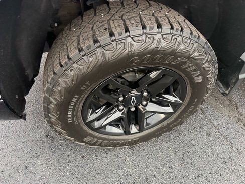 Used 2024 Chevrolet Silverado 1500 Custom Trail Boss w/ LPO, Dark Essentials Package image 10