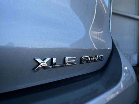 Used 2020 Toyota Highlander XLE image 9