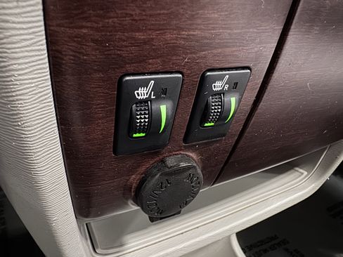 Used 2013 Toyota Sienna XLE image 9