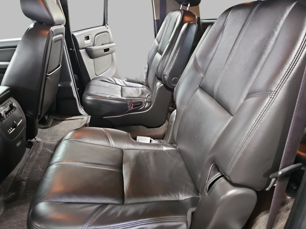 Used 2010 Chevrolet Suburban LT w/ Luxury Package AWD/4WD image 19
