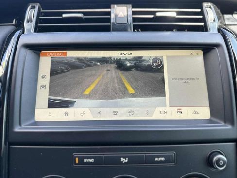 Used 2018 Land Rover Discovery SE image 31