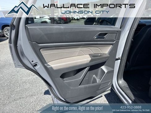 Used 2022 Volkswagen Atlas Cross Sport SE AWD/4WD image 35