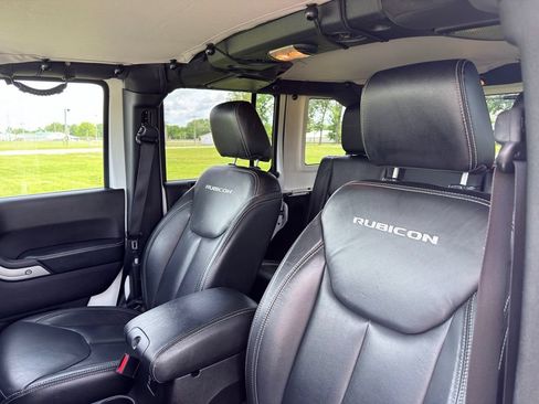 Used 2016 Jeep Wrangler Unlimited Rubicon AWD/4WD image 4
