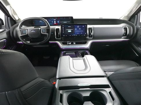 Certified 2025 Ford Expedition Platinum AWD/4WD image 17