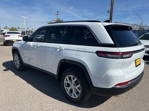 Used 2023 Jeep Grand Cherokee Limited w/ Trailer Tow Prep Group (B) image 6