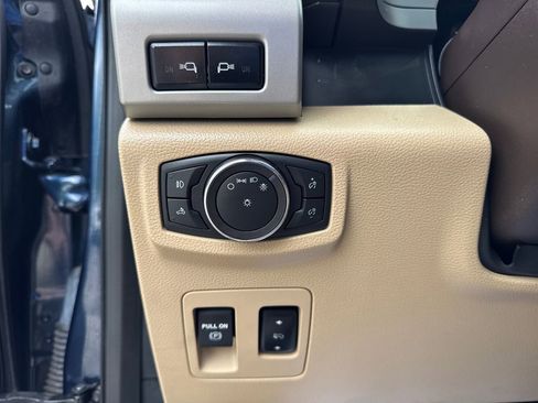 Used 2019 Ford F150 Lariat w/ Equipment Group 502A Luxury AWD/4WD image 25