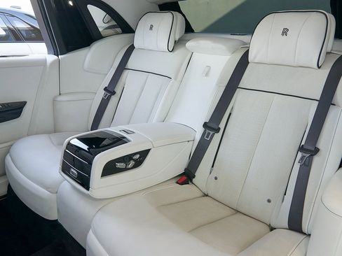 Used 2021 Rolls-Royce Phantom Sedan image 19