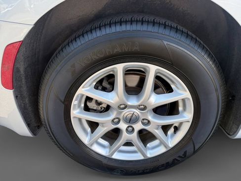 Used 2024 Chrysler Pacifica Touring-L FWD image 10