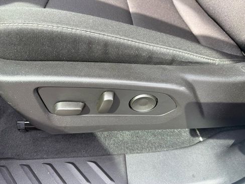 Used 2024 Chevrolet Colorado Trail Boss w/ Technology Package image 16