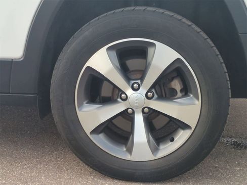 Used 2020 Jeep Cherokee Limited image 15