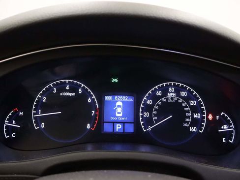 Used 2012 Hyundai Genesis 3.8 w/ Premium Pkg image 4