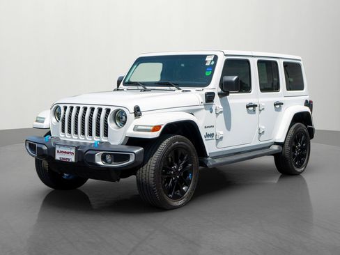 Used 2023 Jeep Wrangler Unlimited Sahara w/ Cold Weather Group AWD/4WD image 3