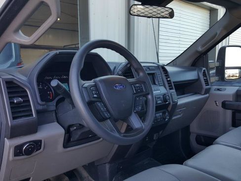 Used 2022 Ford F250 XL w/ Power Equipment Group image 11