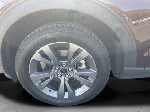 Used 2022 Ford Explorer XLT image 9