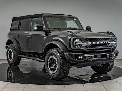 Used 2022 Ford Bronco Badlands w/ Sasquatch Package AWD/4WD image 3