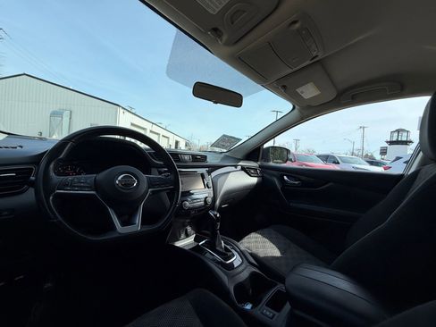 Used 2017 Nissan Rogue Sport SV w/ SV Premium Package image 17