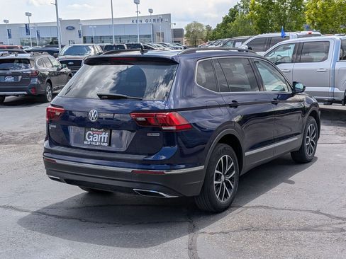 Used 2021 Volkswagen Tiguan SE w/ Panoramic Sunroof Package AWD/4WD image 3