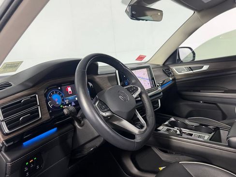 Used 2024 Volkswagen Atlas SEL Premium R-Line AWD/4WD image 23