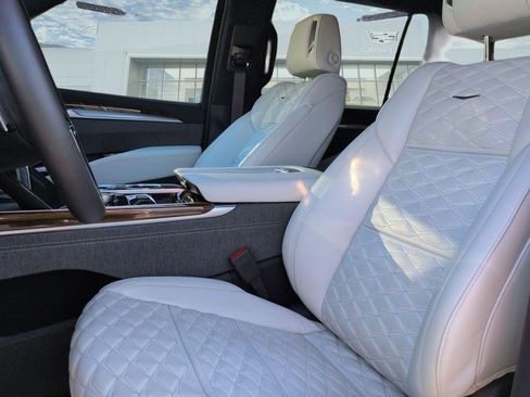 Certified 2026 Cadillac Escalade ESV Platinum Sport AWD/4WD image 27