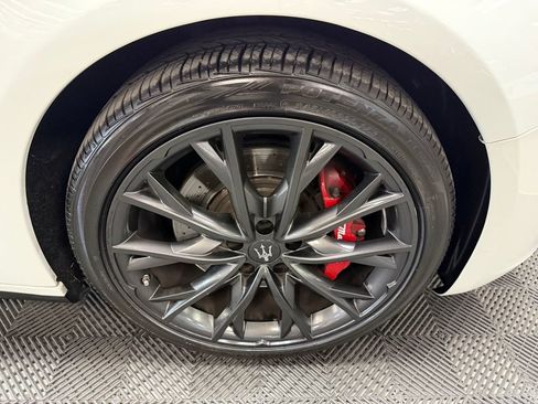 Used 2019 Maserati Ghibli S RWD image 18