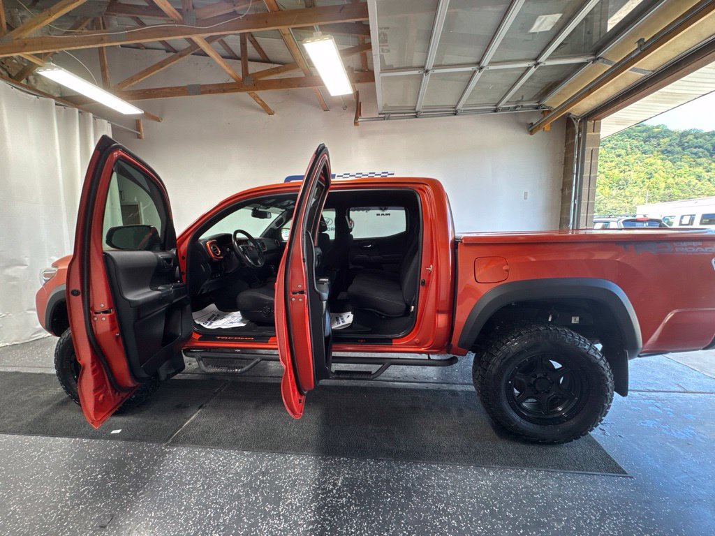 Used 2017 Toyota Tacoma TRD Off-Road w/ Tow Package (A/T) AWD/4WD image 32