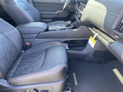 New 2026 Nissan Pathfinder Platinum image 33