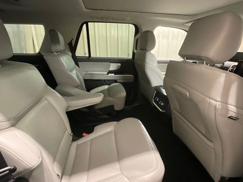 Used 2025 Ford Expedition Active image 14