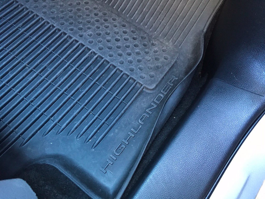 Used 2023 Toyota Highlander L FWD image 31