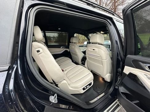 Used 2022 BMW X7 xDrive40i w/ M Sport Package image 17