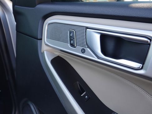 Used 2022 Ford Explorer Limited w/ Equipment Group 301A image 34